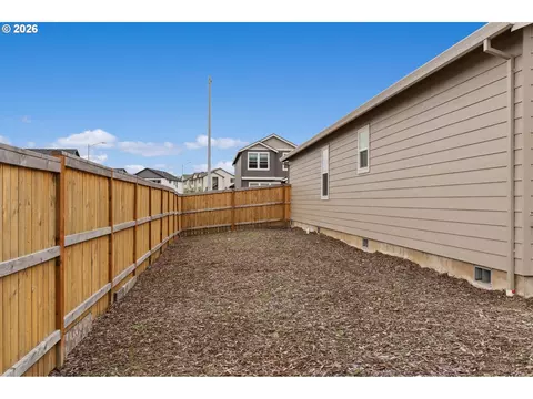 Exterior - 2956 U St, Springfield, OR 97477 photo 6 of 7