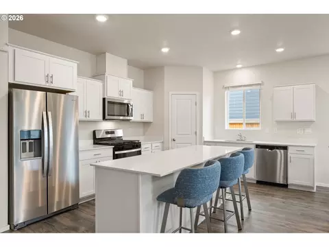 Kitchen - 2956 U St, Springfield, OR 97477 photo 2 of 6
