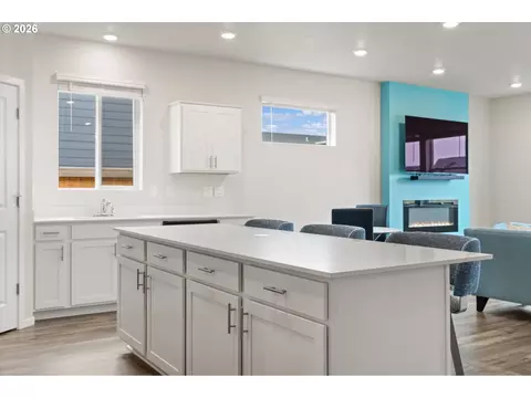Kitchen - 2956 U St, Springfield, OR 97477 photo 5 of 6
