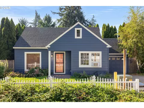 15139 SE Pine Ct, Portland, OR 97233