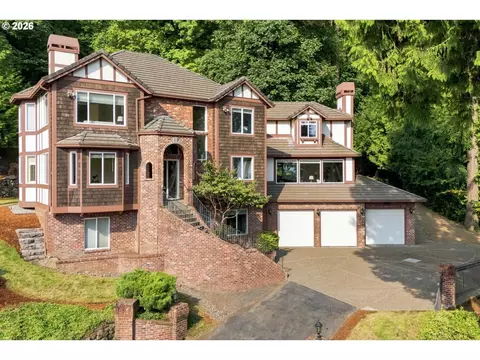 1300 Glenmorrie Dr, Lake Oswego, OR 97034