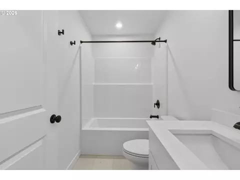 Bath - 4059 SW Mckinley St #40, Gresham, OR 97080 photo 8 of 8