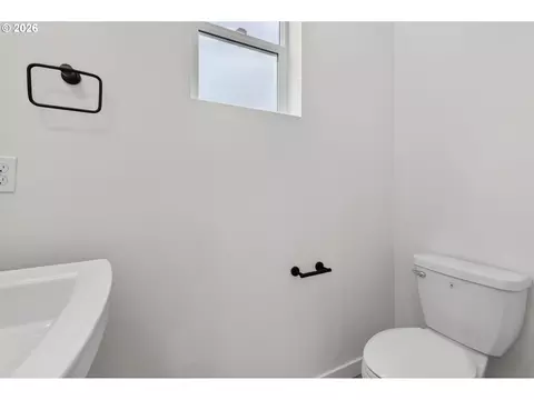 Bath - 4059 SW Mckinley St #40, Gresham, OR 97080 photo 5 of 8