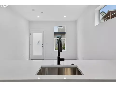 Kitchen - 4059 SW Mckinley St #40, Gresham, OR 97080 photo 1 of 2