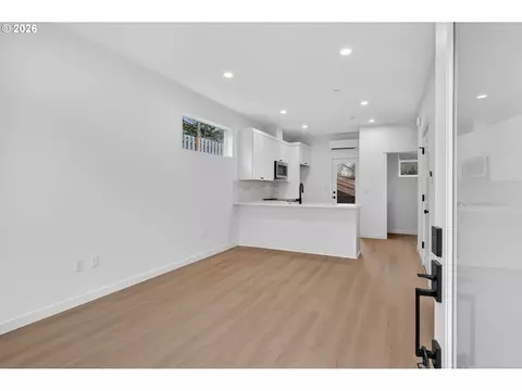 Living - 4059 SW Mckinley St #40, Gresham, OR 97080 photo 1 of 4