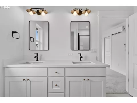 Bath - 4059 SW Mckinley St #40, Gresham, OR 97080 photo 1 of 8
