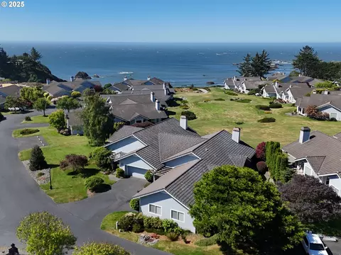 210 Schooner Bay Dr, Brookings, OR 97415