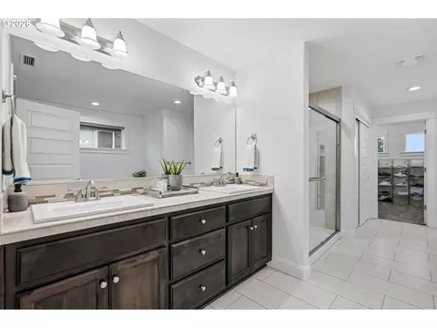 Bath - 2923 SW 40th St, Gresham, OR 97080 photo 1 of 4