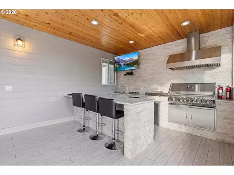 Kitchen - 2923 SW 40th St, Gresham, OR 97080 photo 5 of 5
