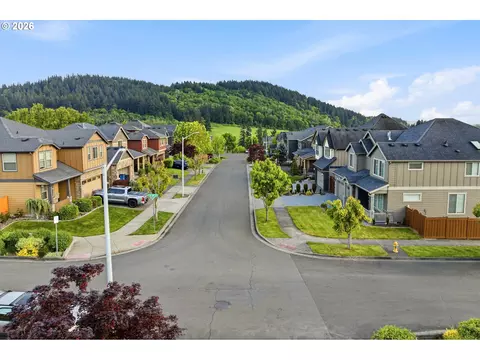 View/Area - 2923 SW 40th St, Gresham, OR 97080 photo 1 of 3
