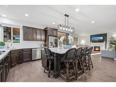 Kitchen - 2923 SW 40th St, Gresham, OR 97080 photo 4 of 5