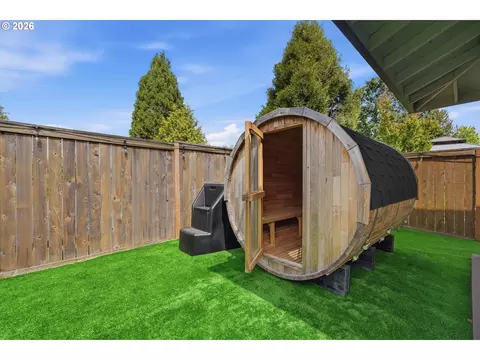 Exterior - 2923 SW 40th St, Gresham, OR 97080 photo 5 of 7