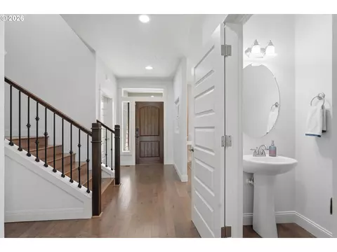 Entry Way - 2923 SW 40th St, Gresham, OR 97080 photo 1 of 1