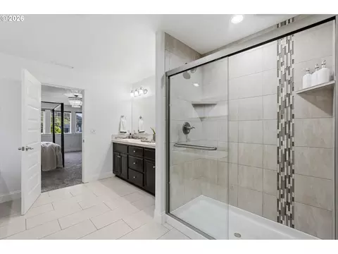 Bath - 2923 SW 40th St, Gresham, OR 97080 photo 2 of 4