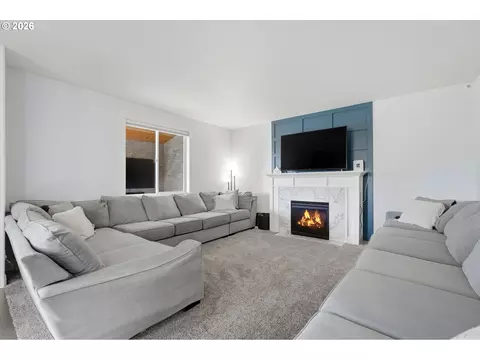 Living - 2923 SW 40th St, Gresham, OR 97080 photo 1 of 1