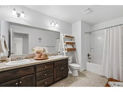 Bath - 2923 SW 40th St, Gresham, OR 97080 photo 4 of 4