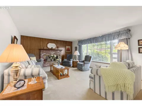 310 Hatton Ave, Eugene, OR 97404 photo 9