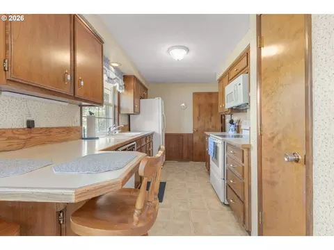 310 Hatton Ave, Eugene, OR 97404 photo 16