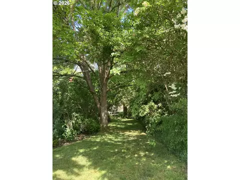 310 Hatton Ave, Eugene, OR 97404 photo 39