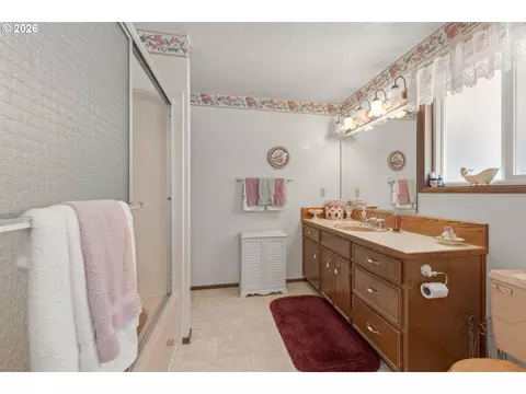 310 Hatton Ave, Eugene, OR 97404 photo 25