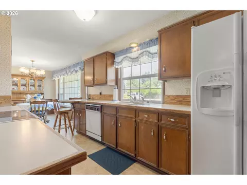 310 Hatton Ave, Eugene, OR 97404 photo 17