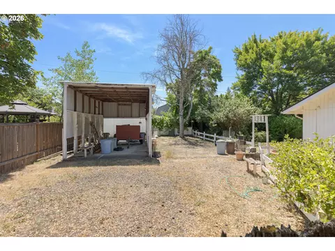 310 Hatton Ave, Eugene, OR 97404 photo 44