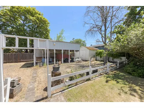 310 Hatton Ave, Eugene, OR 97404 photo 42
