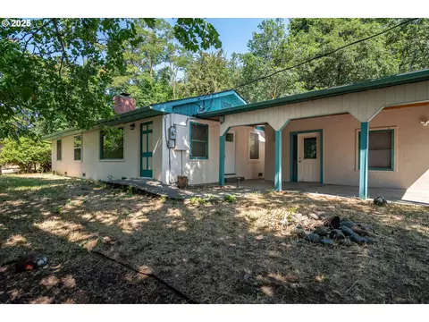 1814 NW Estelle St, Roseburg, OR 97471