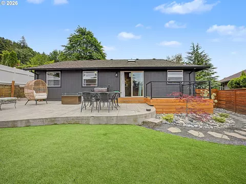 Exterior - 1413 SW 14th St, Gresham, OR 97080 photo 11 of 13