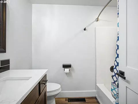 Bath - 1413 SW 14th St, Gresham, OR 97080 photo 1 of 4