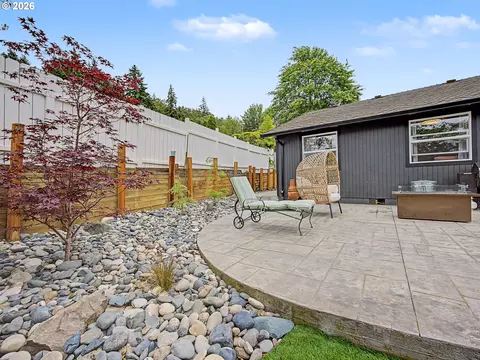 Exterior - 1413 SW 14th St, Gresham, OR 97080 photo 7 of 13