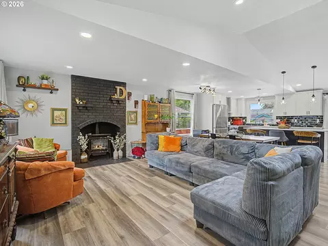 Living - 1413 SW 14th St, Gresham, OR 97080 photo 2 of 5