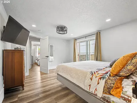 Bedroom - 1413 SW 14th St, Gresham, OR 97080 photo 6 of 6