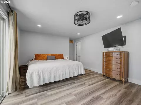 Bedroom - 1413 SW 14th St, Gresham, OR 97080 photo 3 of 6