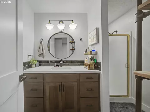 Bath - 1413 SW 14th St, Gresham, OR 97080 photo 3 of 4