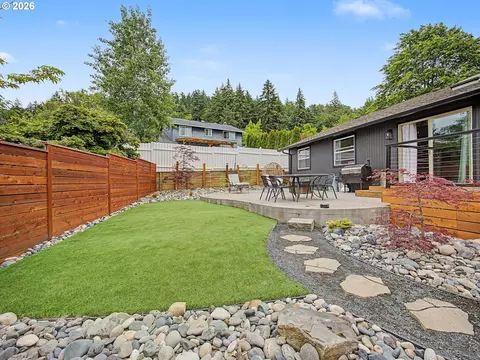 Exterior - 1413 SW 14th St, Gresham, OR 97080 photo 10 of 13