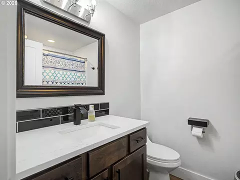 Bath - 1413 SW 14th St, Gresham, OR 97080 photo 2 of 4