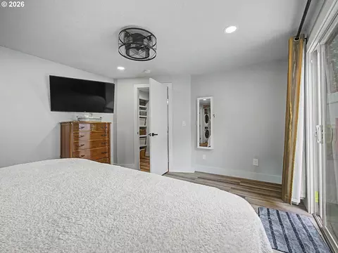 Bedroom - 1413 SW 14th St, Gresham, OR 97080 photo 4 of 6