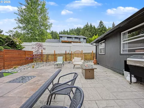 Exterior - 1413 SW 14th St, Gresham, OR 97080 photo 3 of 13