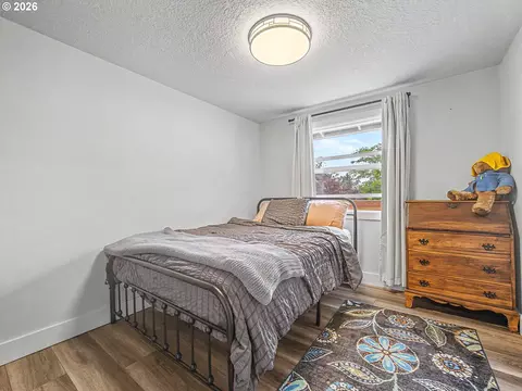Bedroom - 1413 SW 14th St, Gresham, OR 97080 photo 1 of 6