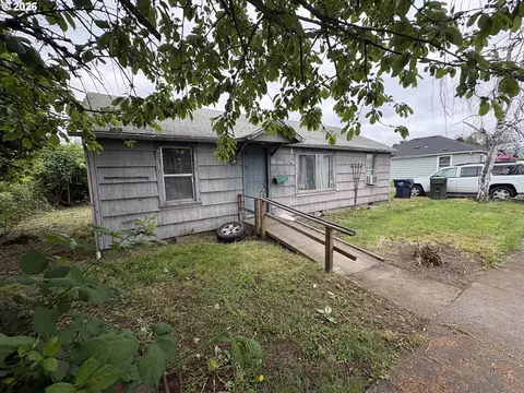 394 S 37th St, Springfield, OR 97478