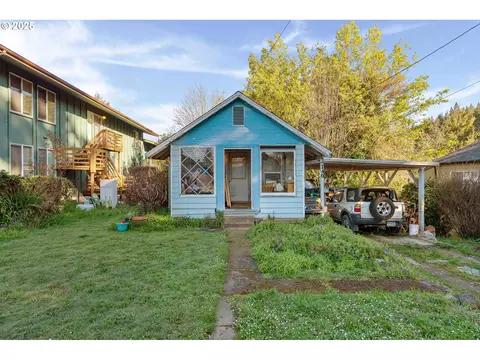 740 E 3rd St, Coquille, OR 97423