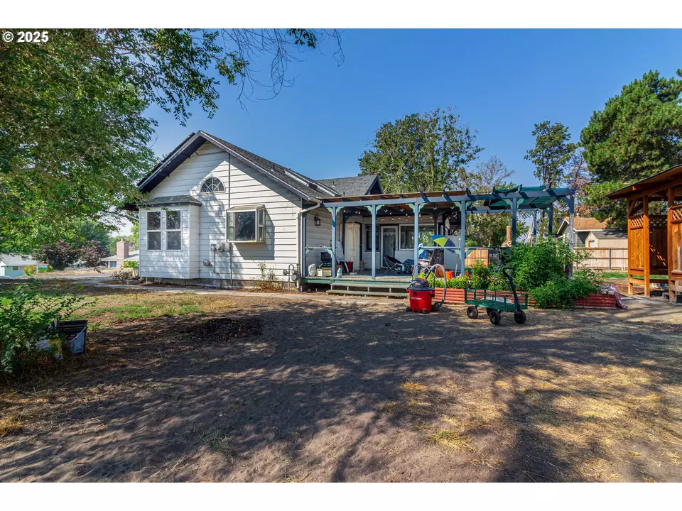  160 NW Logan Dr, Hermiston, OR 97838 photo 1