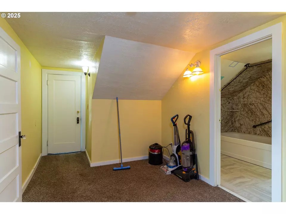  160 NW Logan Dr, Hermiston, OR 97838 photo 9