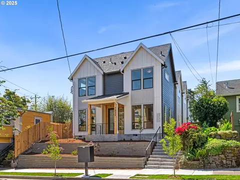1212 SE Center St #6, Portland, OR 97202