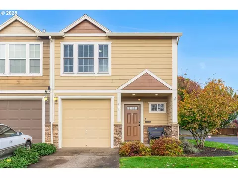 812 NW 3rd Ave, Canby, OR 97013