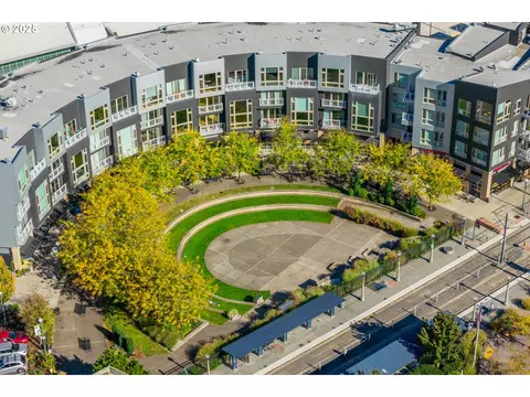 12600 SW Crescent St #207, Beaverton, OR 97005
