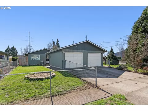 3211 S E Ct, Springfield, OR 97478