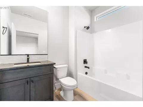 Bath - 615 Tatone St, Boardman, OR 97818 photo 2 of 6