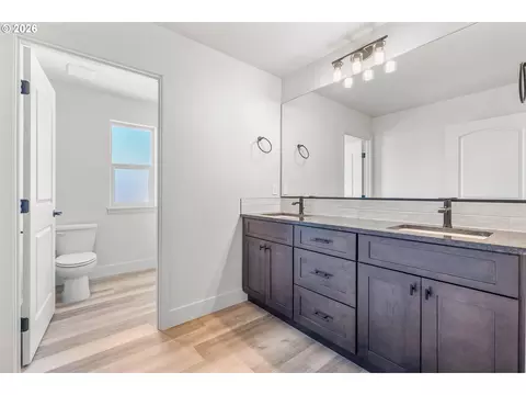Bath - 615 Tatone St, Boardman, OR 97818 photo 3 of 6